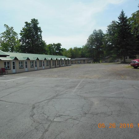 Evergreen Motel オスウィーゴ エクステリア 写真
