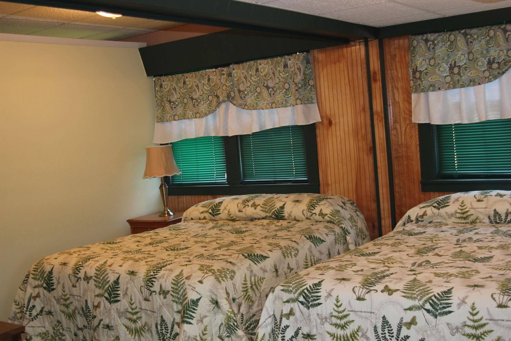 Evergreen Motel オスウィーゴ エクステリア 写真