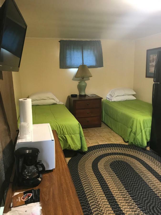 Evergreen Motel オスウィーゴ エクステリア 写真