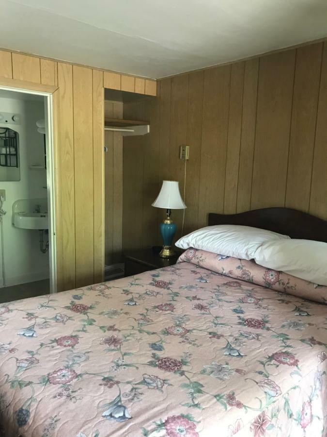 Evergreen Motel オスウィーゴ エクステリア 写真