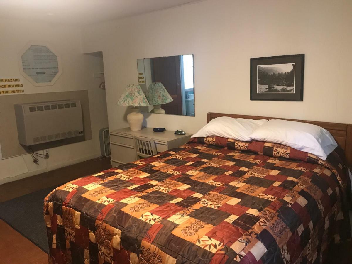 Evergreen Motel オスウィーゴ エクステリア 写真
